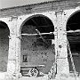 Grande barchessa e grandi carri nella campagna di Montegrotto. Aprile 1956 (Oscar Mario Zatta) 2
